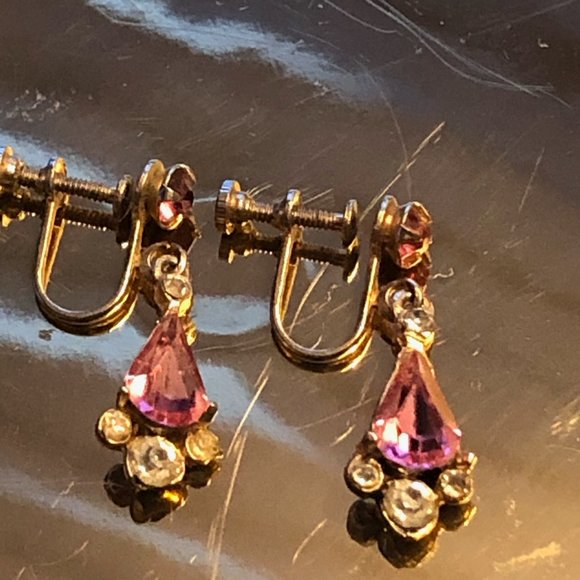 Gorgeous Vintage pink tear drop Screw Back Earrings - Picture 1 of 5